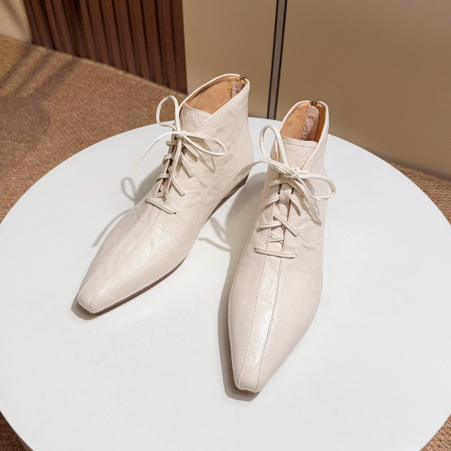 法式羊皮米白色尖头显脚小马丁靴女低跟后拉链瘦瘦靴平底短靴子女,女鞋,马丁靴,淘宝优惠券,粉丝福利购,淘宝优惠卷