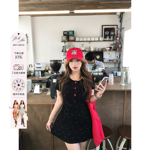 安妮不火恋语织物俏皮感桃心印花连衣裙女微胖大码收腰可爱小裙子