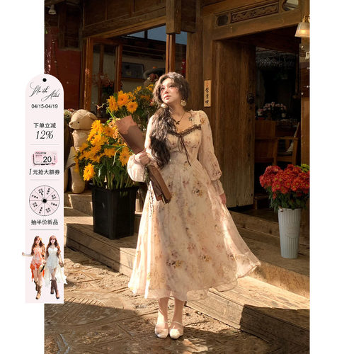 度假风A型碎花蕾丝拼接连衣裙