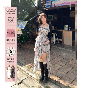 碎花蝴蝶吊带长裙子女收腰2024早春新款 安妮不火 微胖显瘦连衣裙