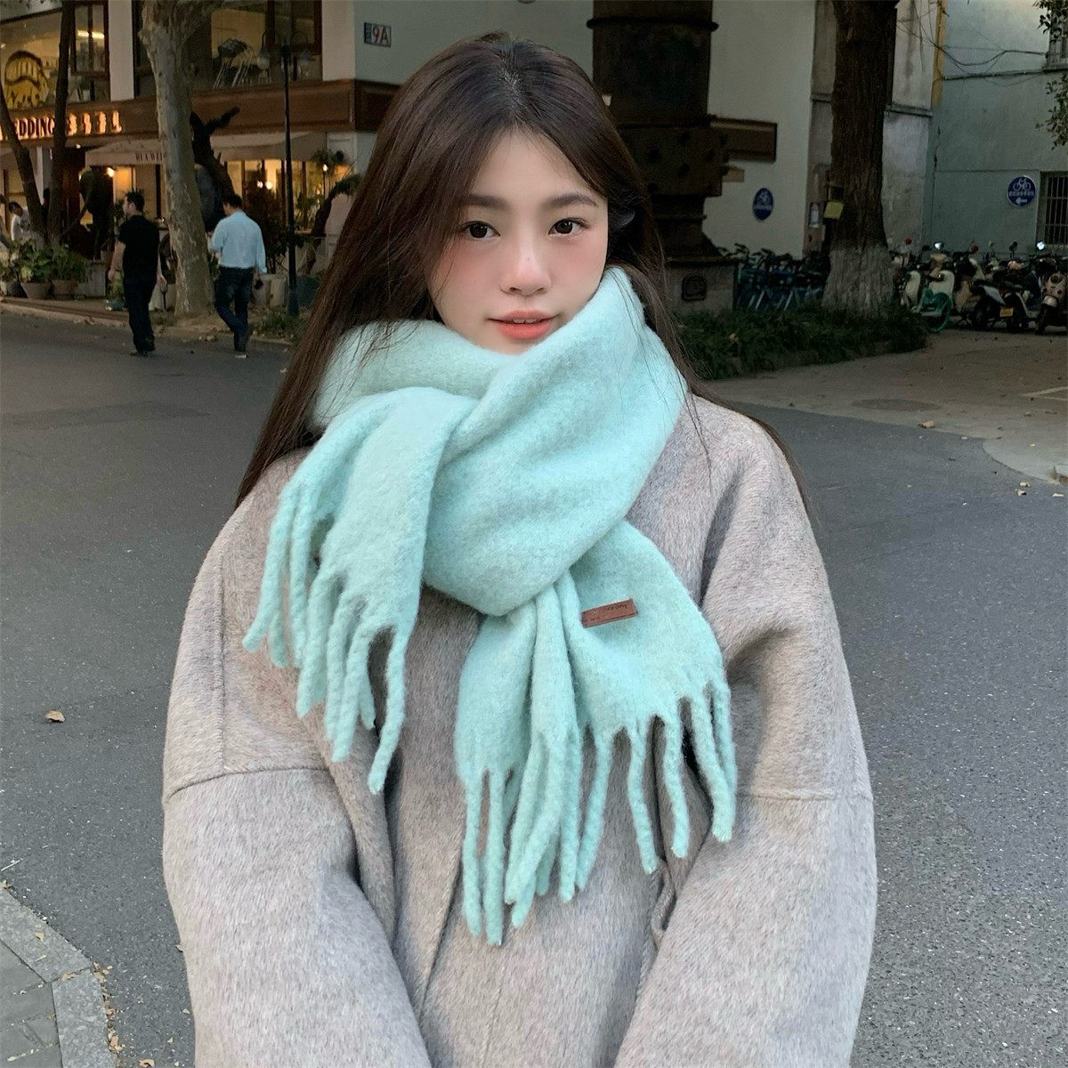 显白！薄荷绿色围巾女冬季新款高级感纯色含羊毛披肩加厚保暖围脖
