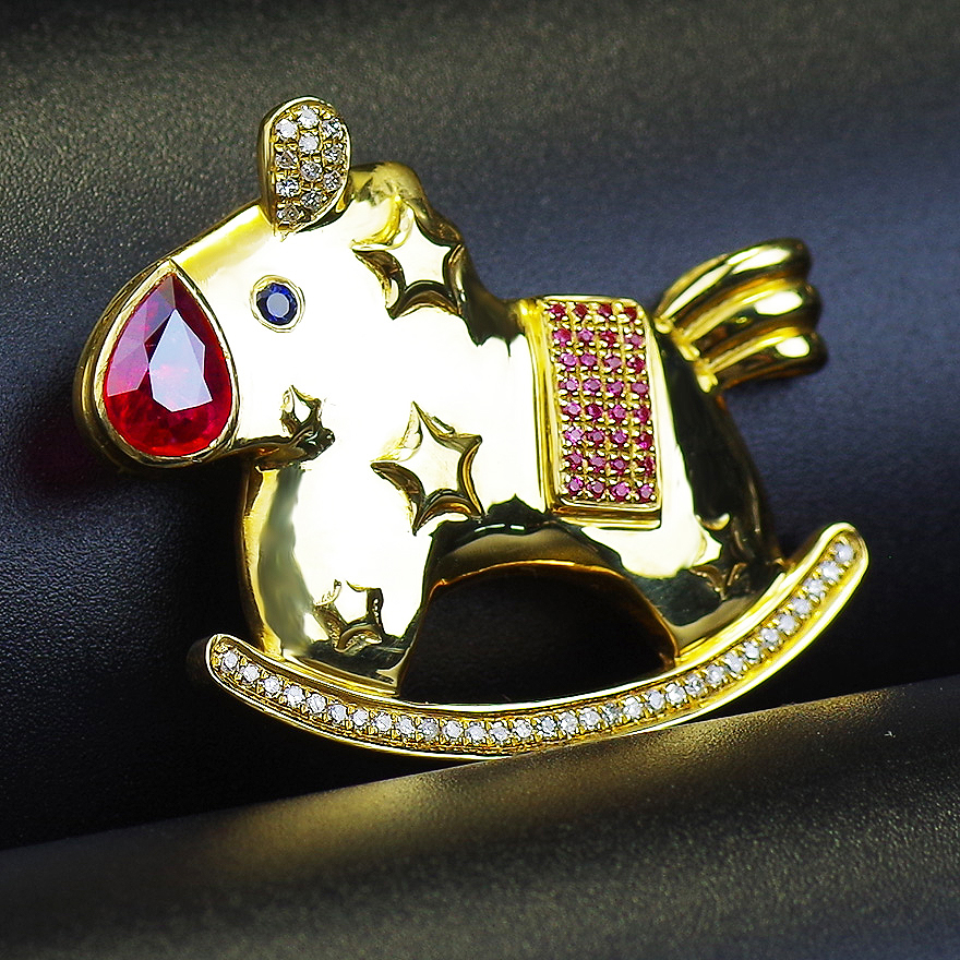 7.20g18K金0.86ct天然鸽血红红宝石吊坠镶嵌钻石蓝宝石国检证书