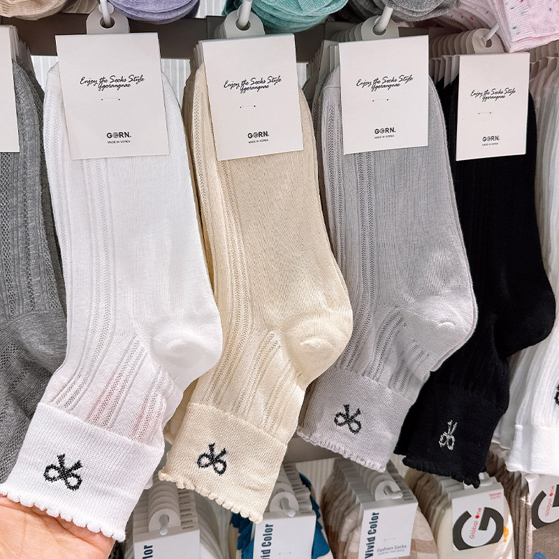 韩国东大门透气袜子春夏薄款女士中筒袜黑白色蝴蝶结甜美吸汗棉袜