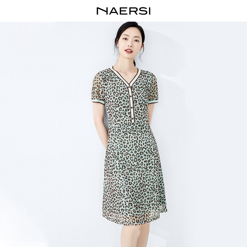 NAERSI/娜尔思时尚豹纹印花v领显瘦收腰连衣裙夏季通勤裙
