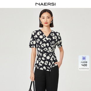 新款 NAERSI 上衣2025年夏季 不規則短袖 娜爾思時尚 氣質V領印花修身