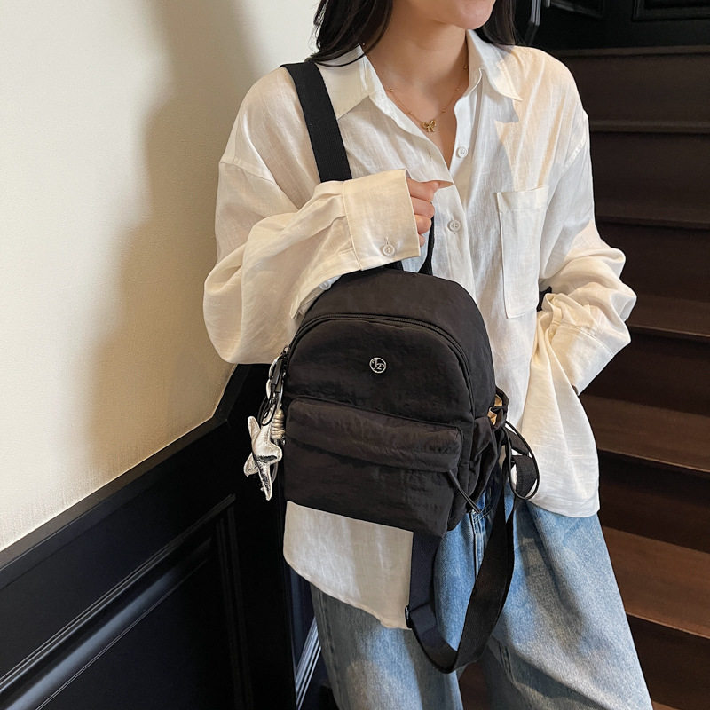 休闲简约质感时尚潮流小众小背包2025夏季新款洋气女士个性双肩包