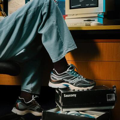 日本代购直邮索康尼彩色运动鞋情侣 Saucony限定 PROGRID OMNI 9