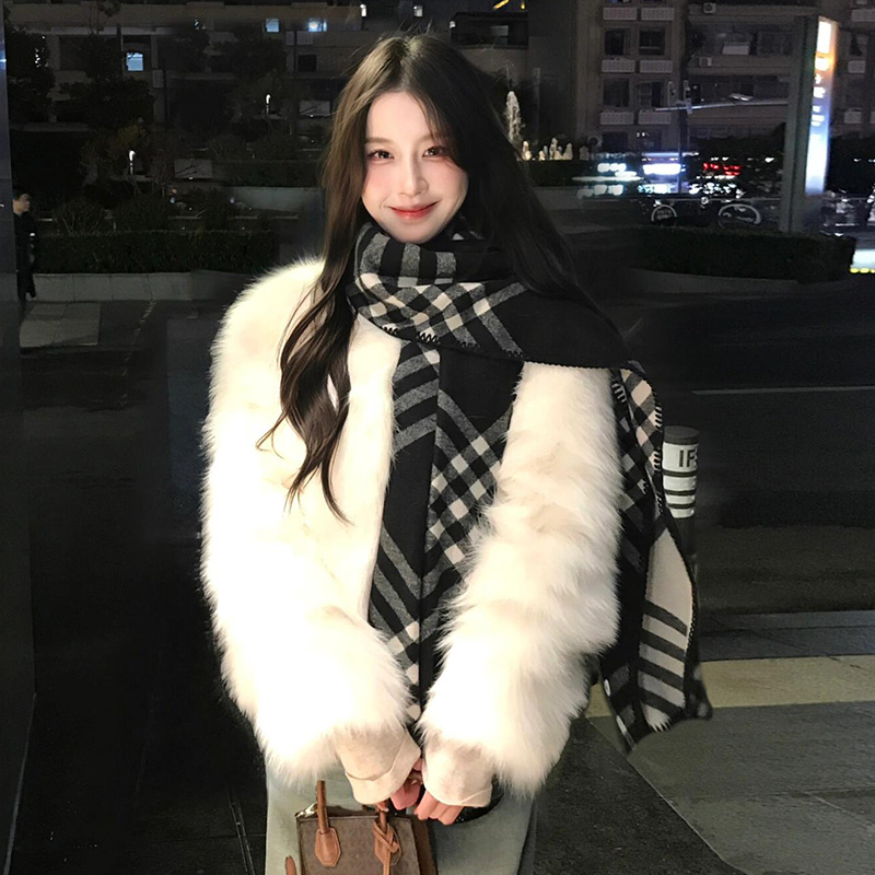 黑白条纹围巾女冬季新款高级感旅行穿搭时尚百搭保暖围脖披肩两用