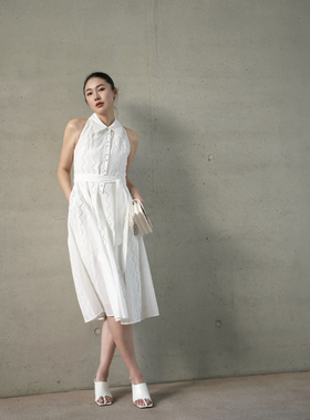 渠道料|SS25 dv夏新款白棉质镂空刺绣翻领A字无袖挂脖连衣裙腰带