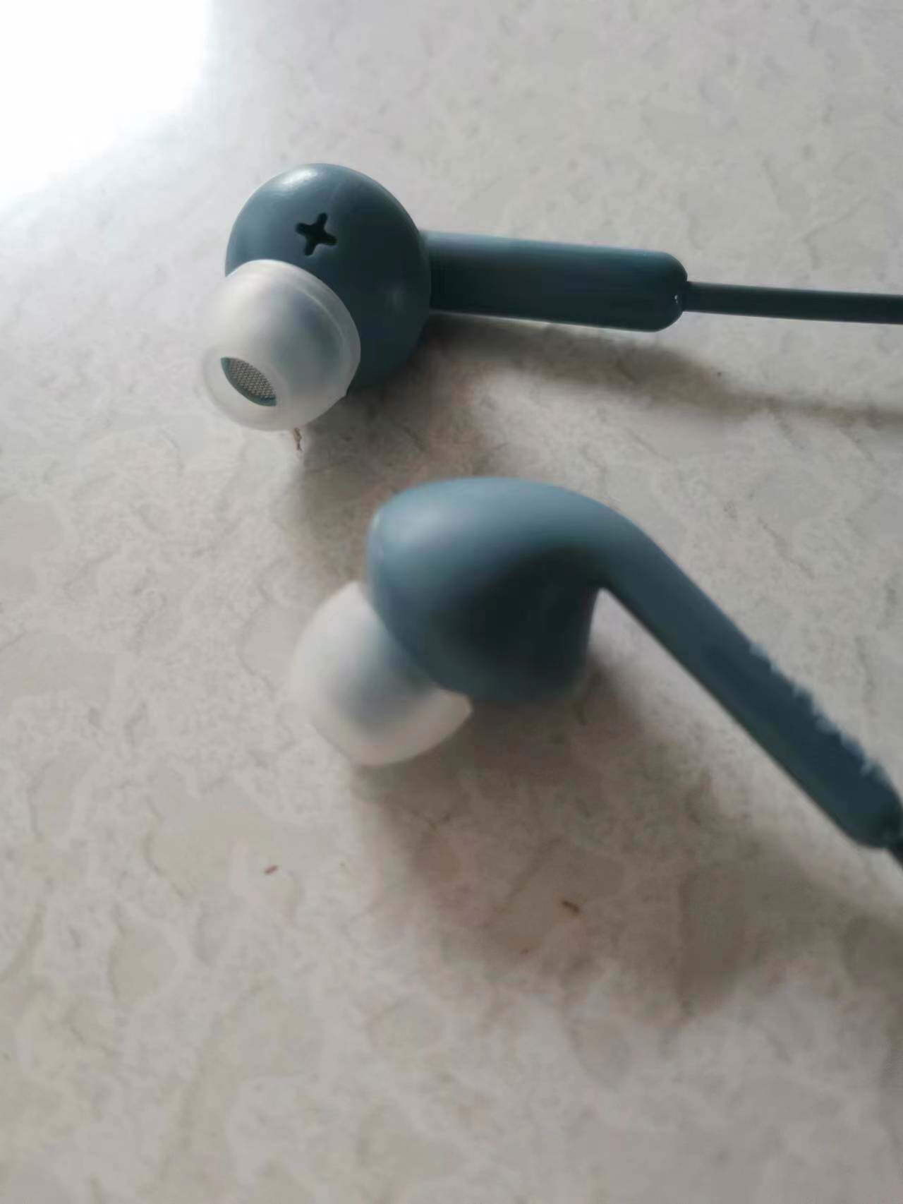 瑞典品牌入耳式带麦耳机