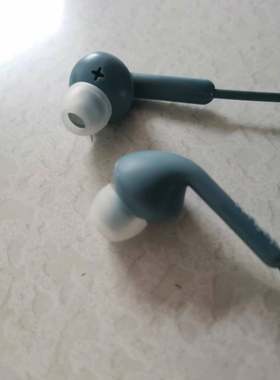 瑞典品牌入耳式带麦耳机