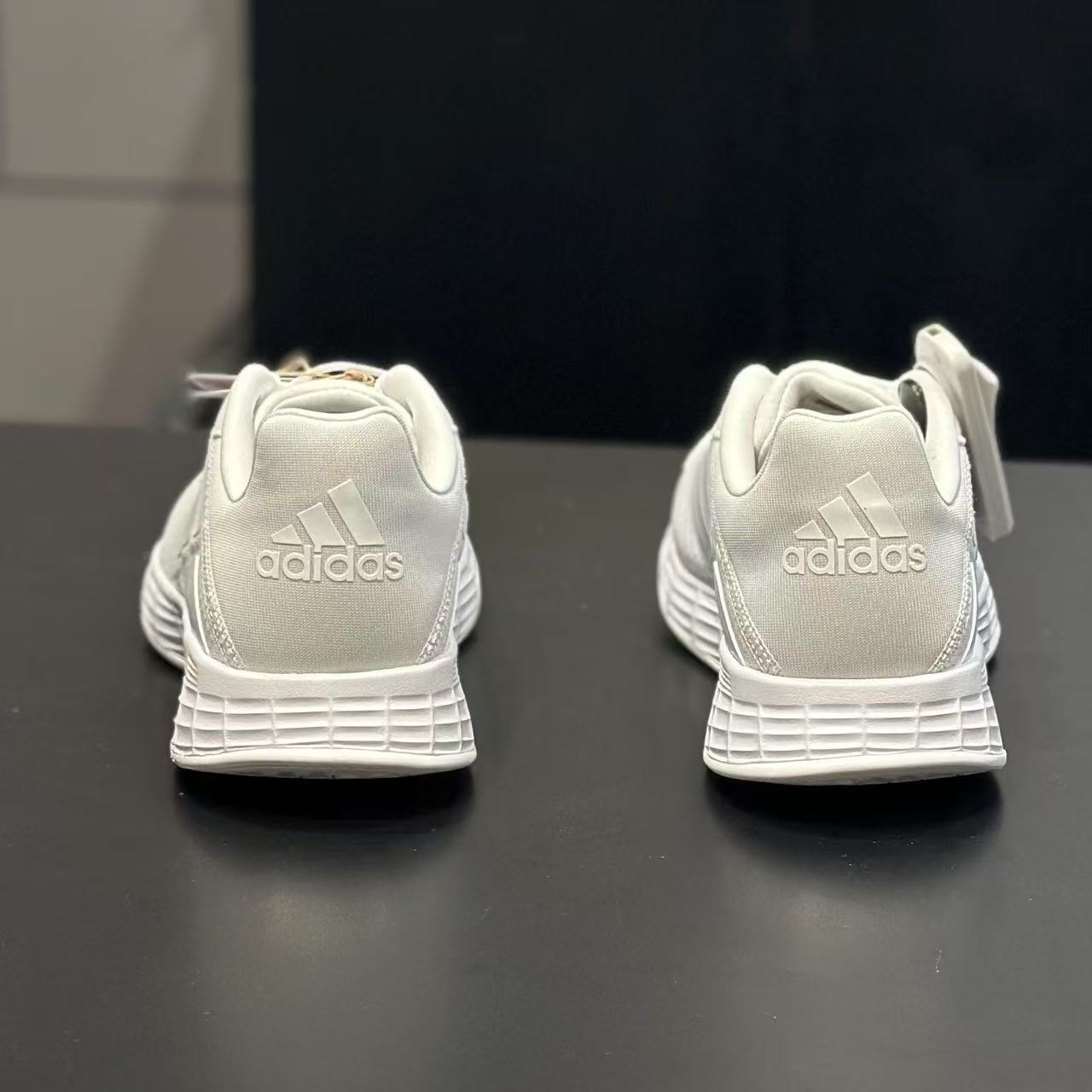 adidas/阿迪达斯 春夏季男子网布透气轻盈休闲运动跑步鞋 FW7391
