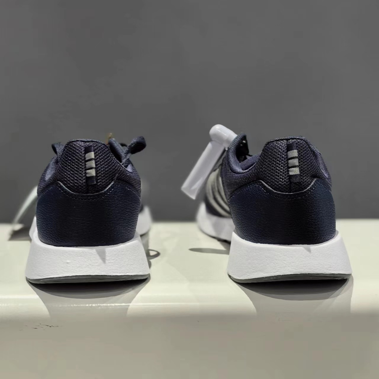 时尚运动鞋阿迪达斯舒适系带男女