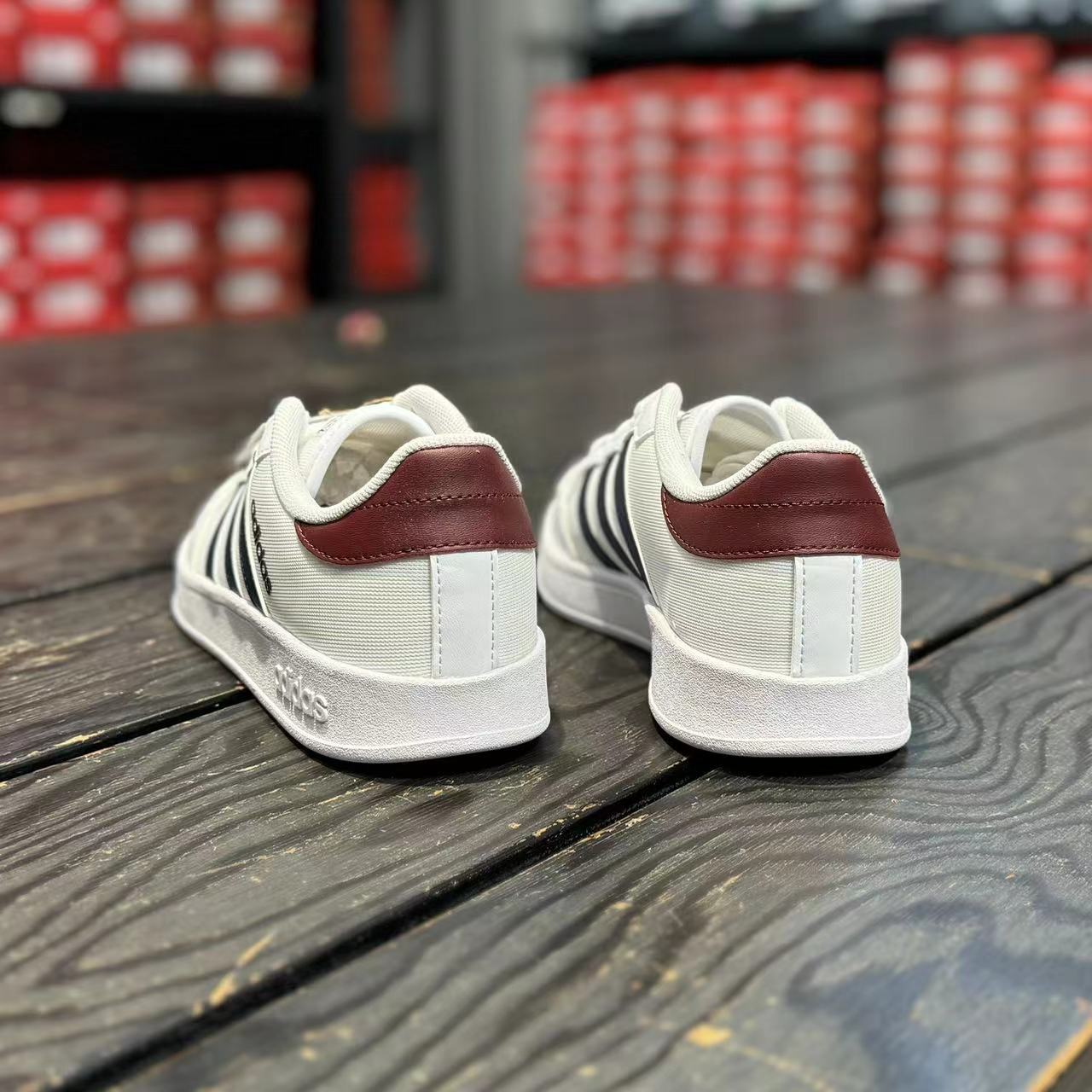 Adidas阿迪达斯缓震休闲运动板鞋