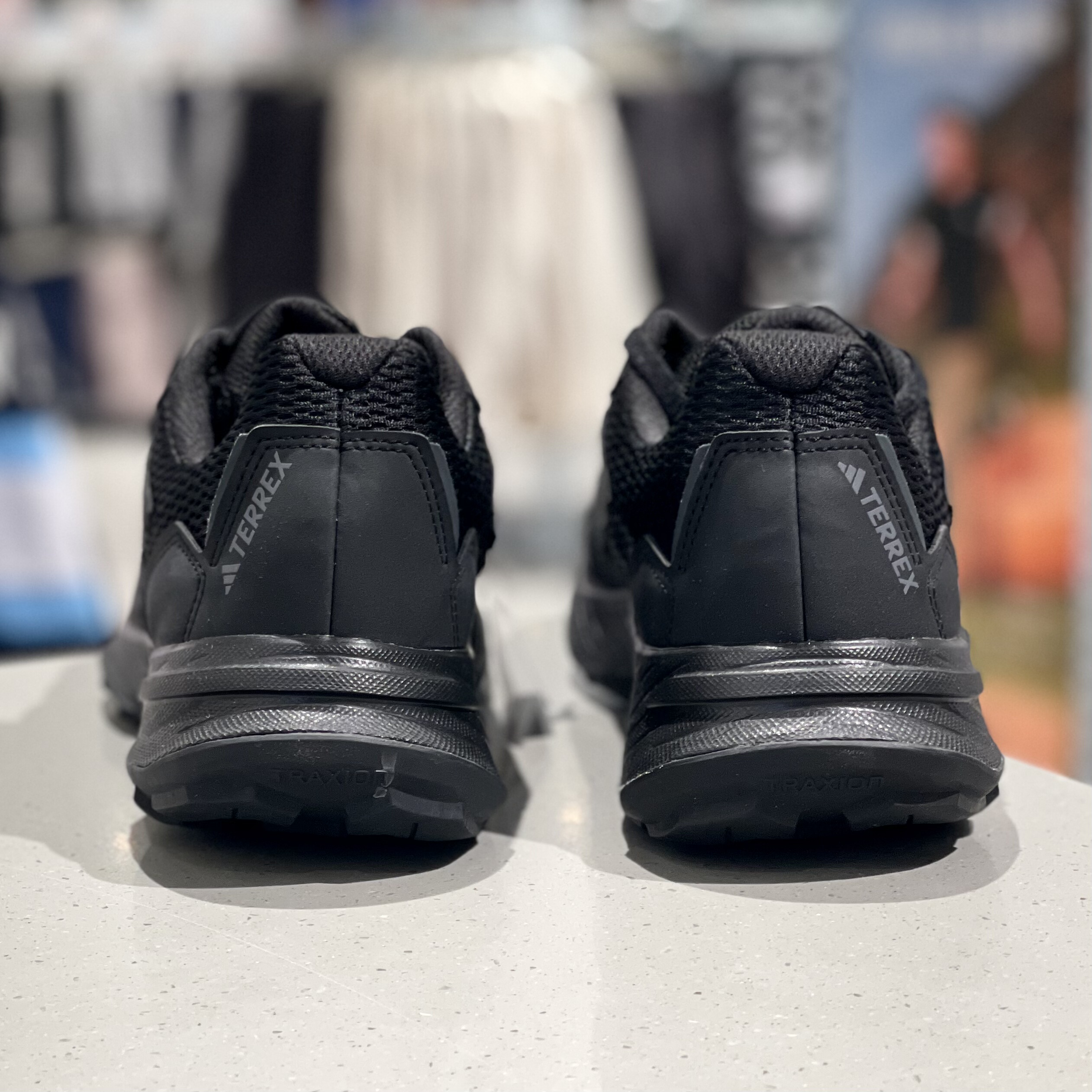 坏蛋的店Adidas/阿迪达斯男女户外耐磨缓震运动跑步鞋IE5906