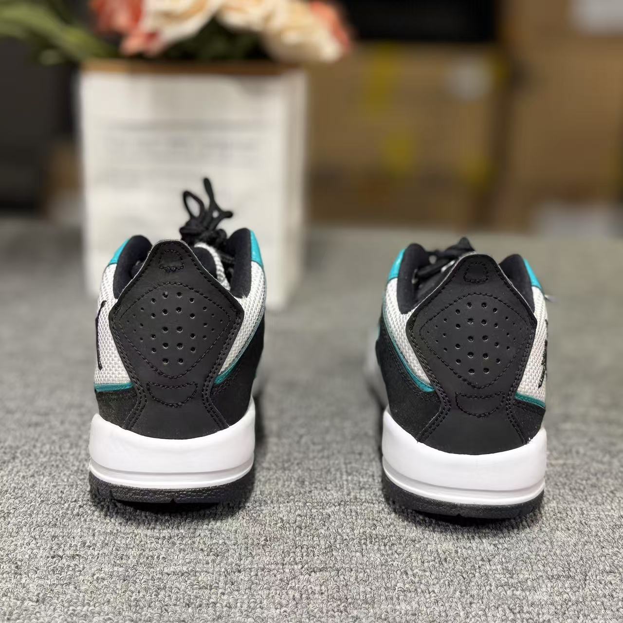 Nike/耐克AIR JORDAN COURTSIDE 23女子湖水绿运动休闲鞋AR1002
