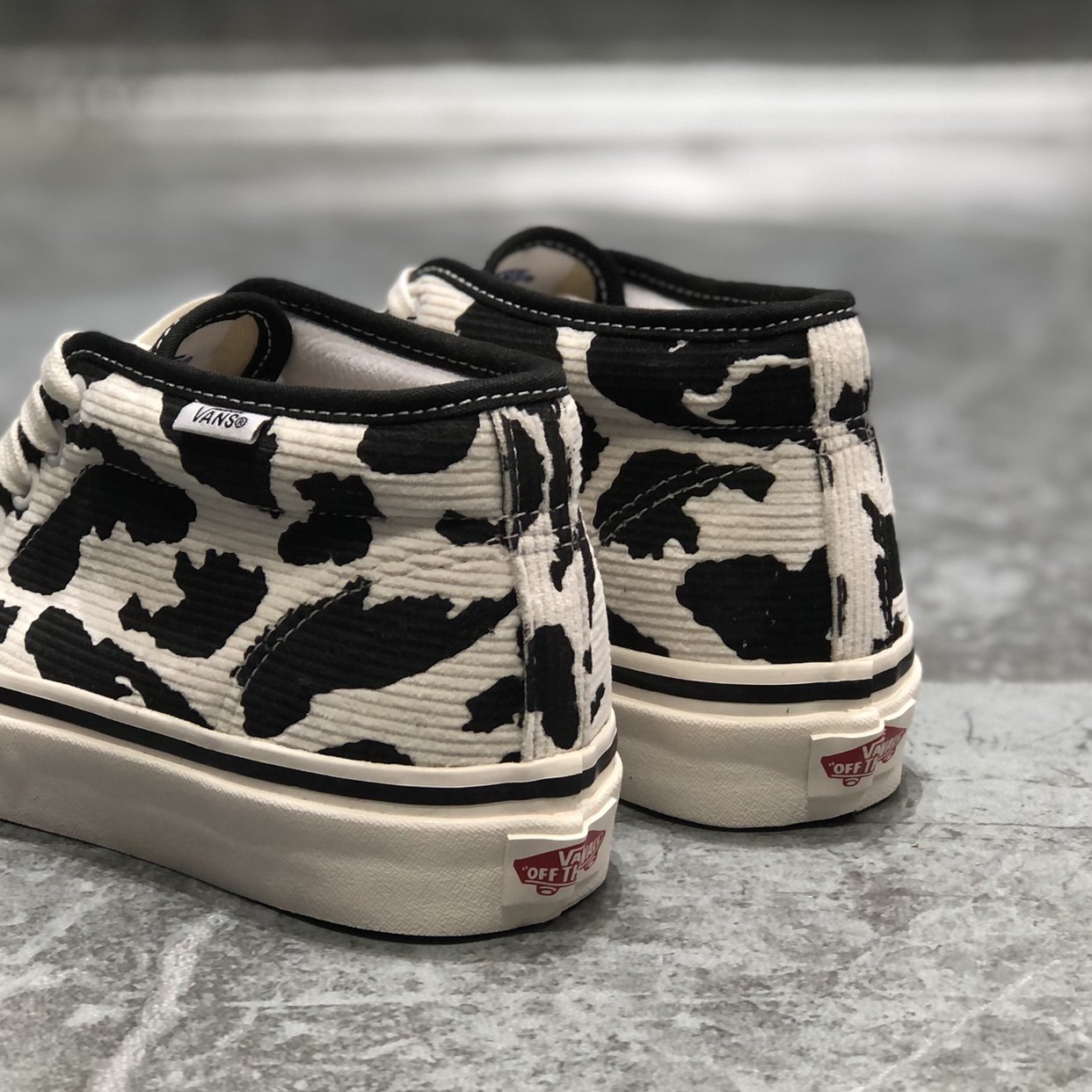 vans 奶牛印花灯芯绒中帮男女同款安纳海姆休闲板鞋VN0A4BTI9GP,运动鞋new,板鞋,淘宝优惠券,粉丝福利购,淘宝优惠卷