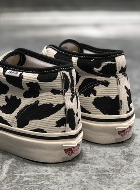 vans 奶牛印花灯芯绒中帮男女同款安纳海姆休闲板鞋VN0A4BTI9GP