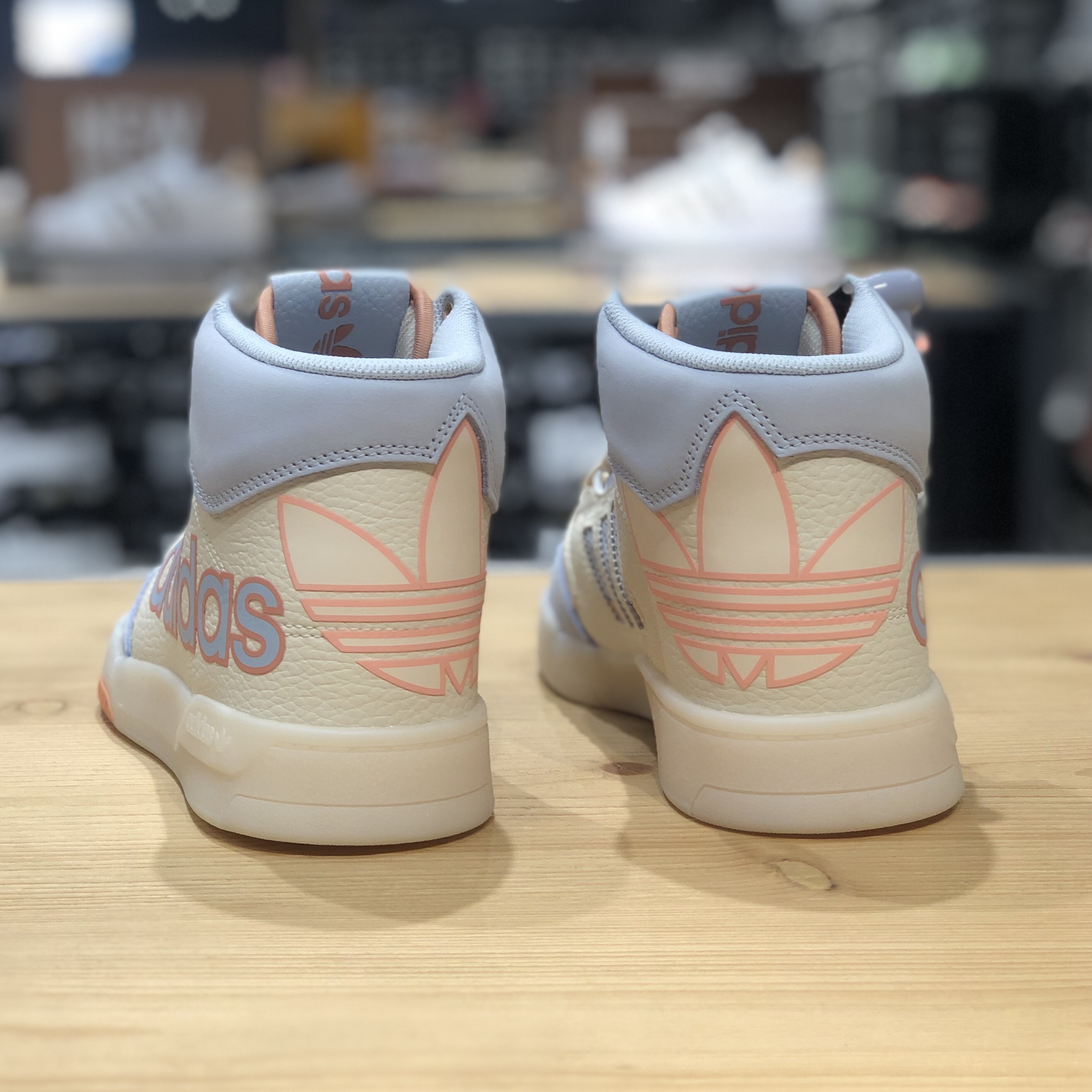 运动休闲板鞋Adidas/阿迪达斯