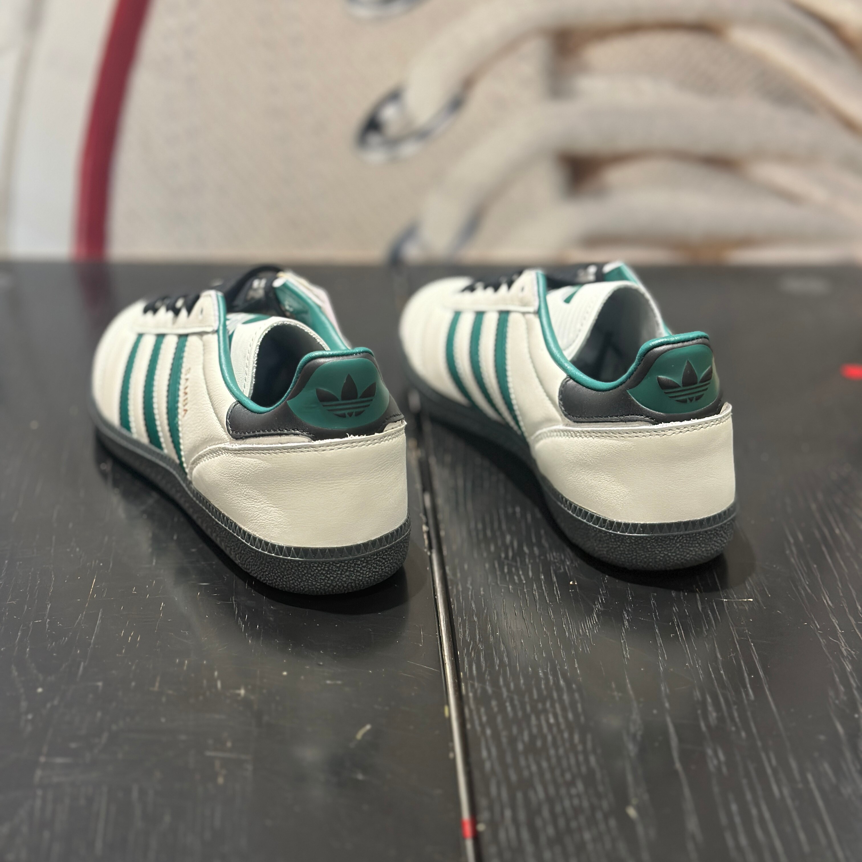 adidas/阿迪达斯男女情侣款低帮白绿日常训练舒适休闲板鞋JR0964