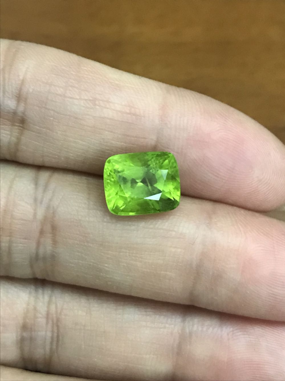 橄榄石深黄绿精品5.5克拉无裂天然带证书