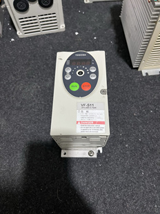 VFS11 0.75KW 2007PM 220V二手包好 东芝VFS 11变频器200V