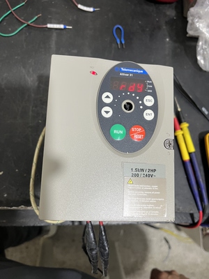 二手施耐德变频器ATV31HU15M2A 1.5KW 220V功能正常 不提供技术