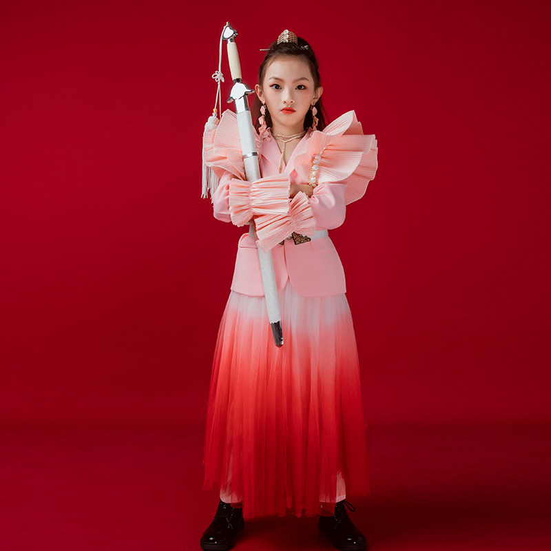 皖君T台模特走秀礼服芭比粉西装时尚潮流新款夸张演出服主持唱歌