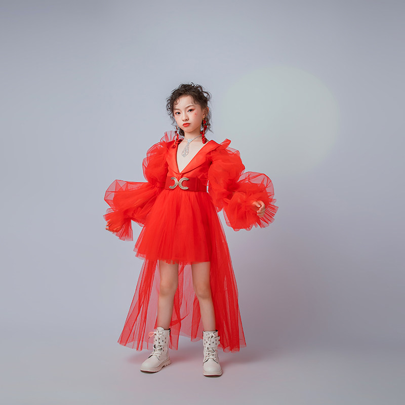 皖君中国红礼服女童走秀夸张