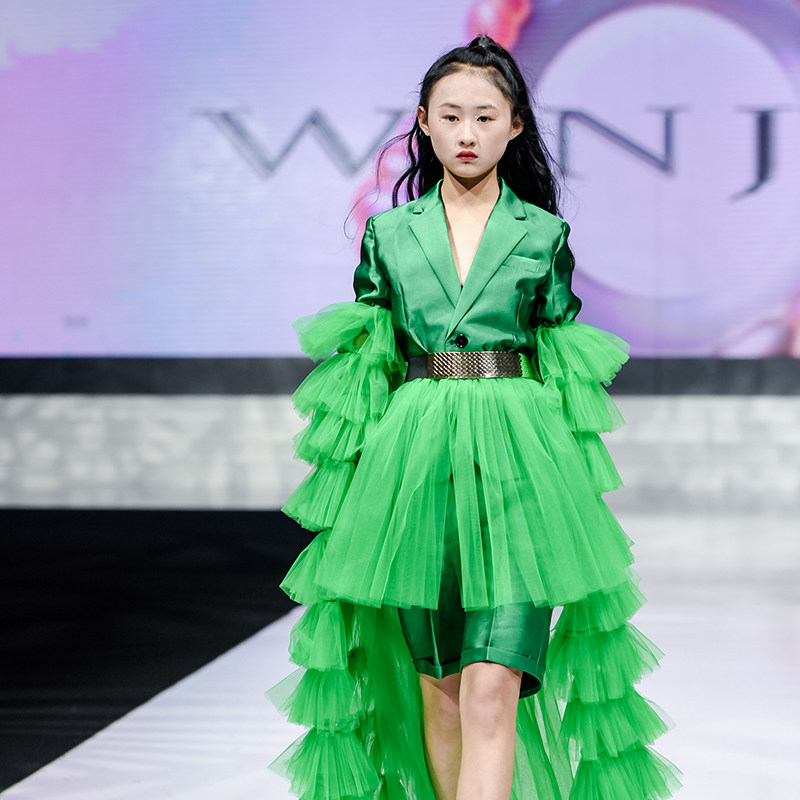 WANJUN模特走秀时装周新款多巴胺潮服绿野仙踪模特走秀公主裙礼服