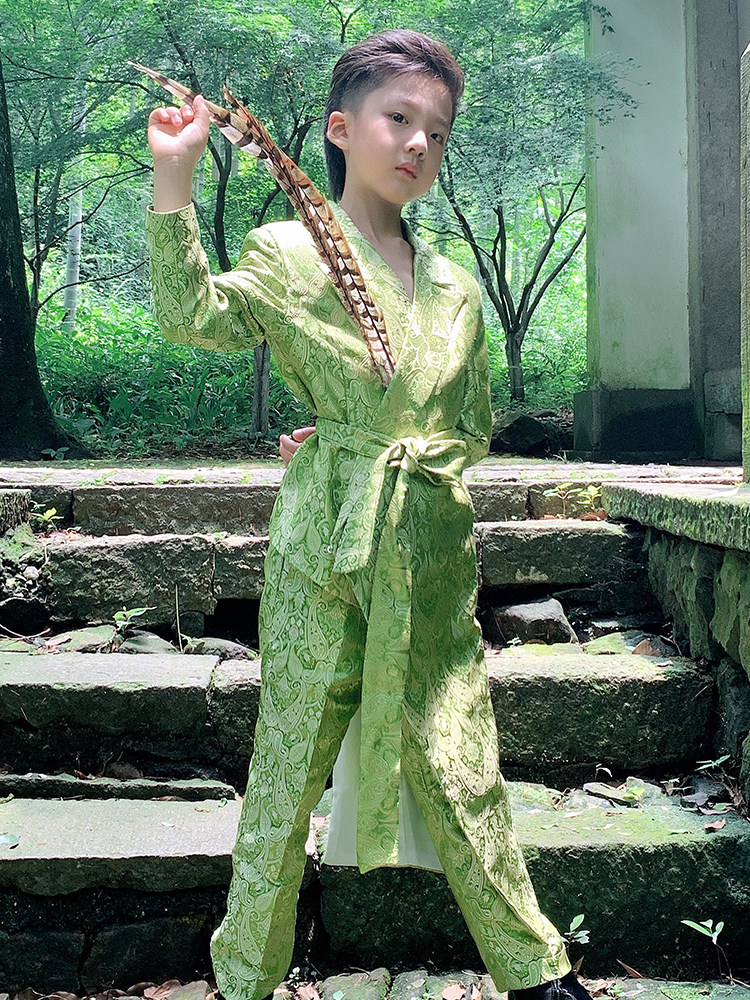 皖君 中国风儿童走秀T台演出服 果绿色国潮男童加长潮流高定出租
