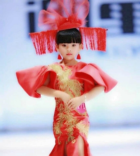 红色儿童刺绣华服女童旗袍拖尾女孩舞台演出T台走秀服装秋冬新款