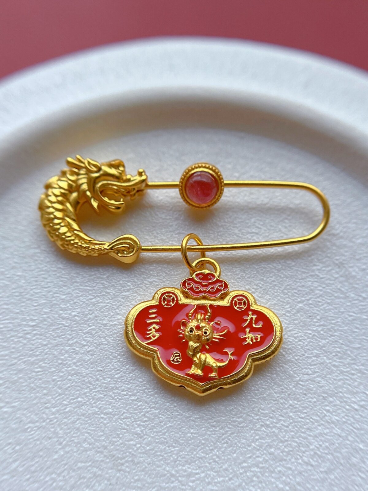 S925 고대 프랑스 은금도금 액세서리 조각된 용 핀 노출 방지 칼라 종이 클립 브로치 걸이형 펜던트 충격 단추