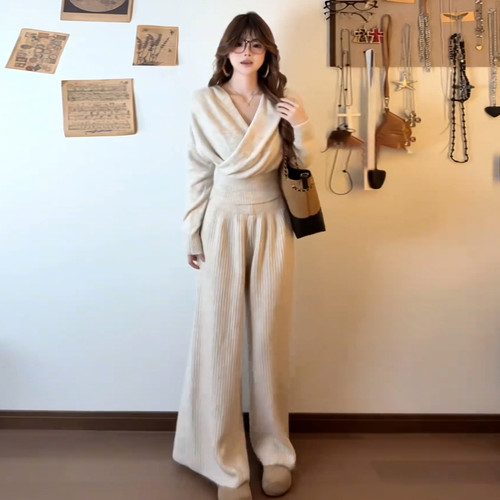 设计秋冬季百搭巨好看冬装穿搭配一整套小个子香风休闲针织套装女