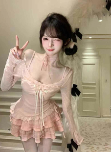 粉色人间水蜜桃纯欲风甜辣显瘦吊带上衣连衣裙