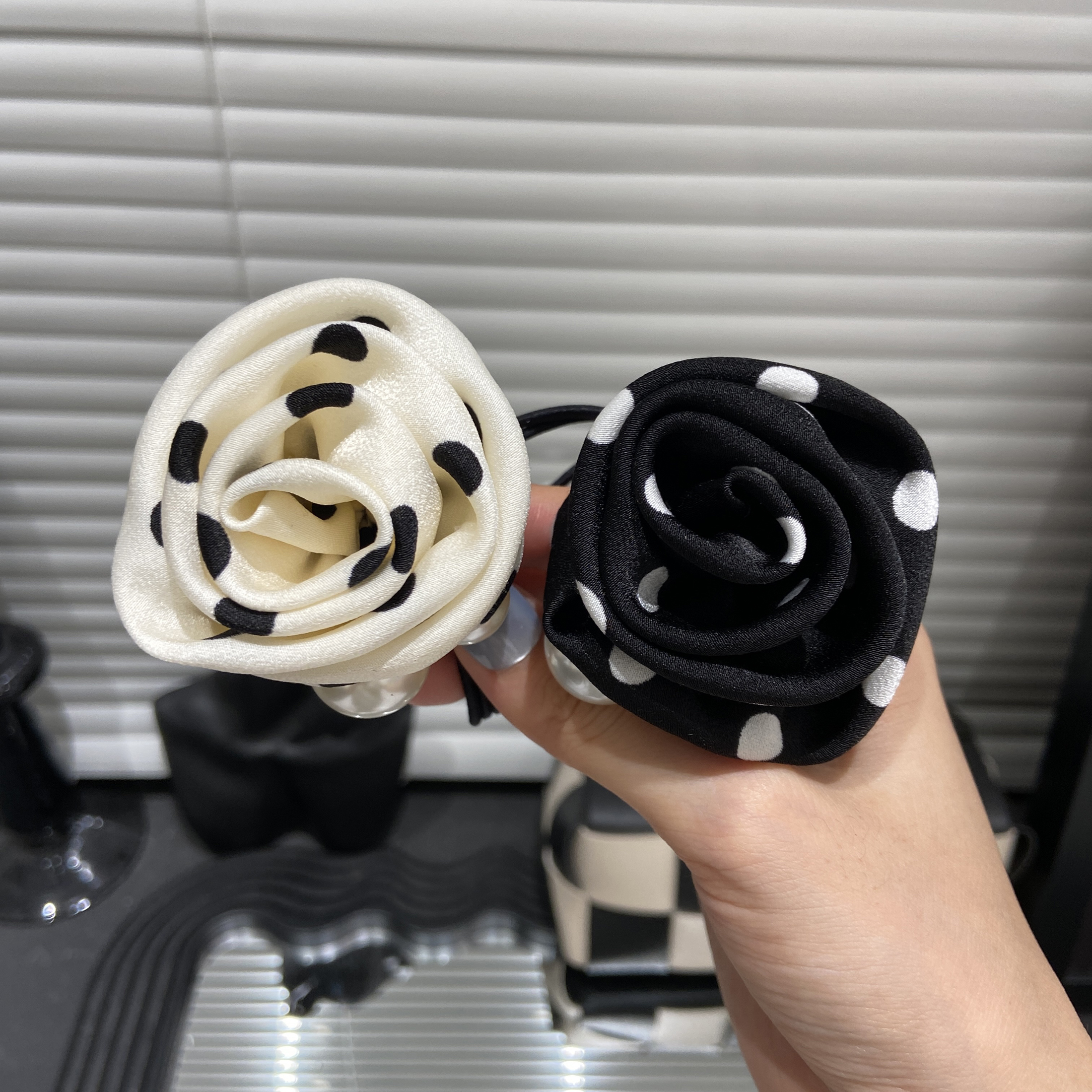 E3495 缎面花朵发圈气质珠珠高级感甜美公主扎发后脑勺头绳玫瑰花