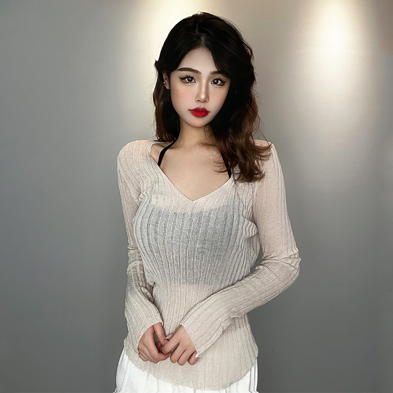 韩国东大门女装慵懒风大v领微透套头修身显瘦百搭薄款针织衫上衣