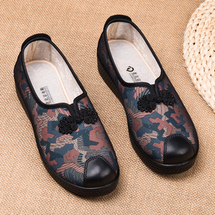 老北京布鞋春季女款防滑大脚骨老太太鞋软底宽松中老年人妈妈鞋子