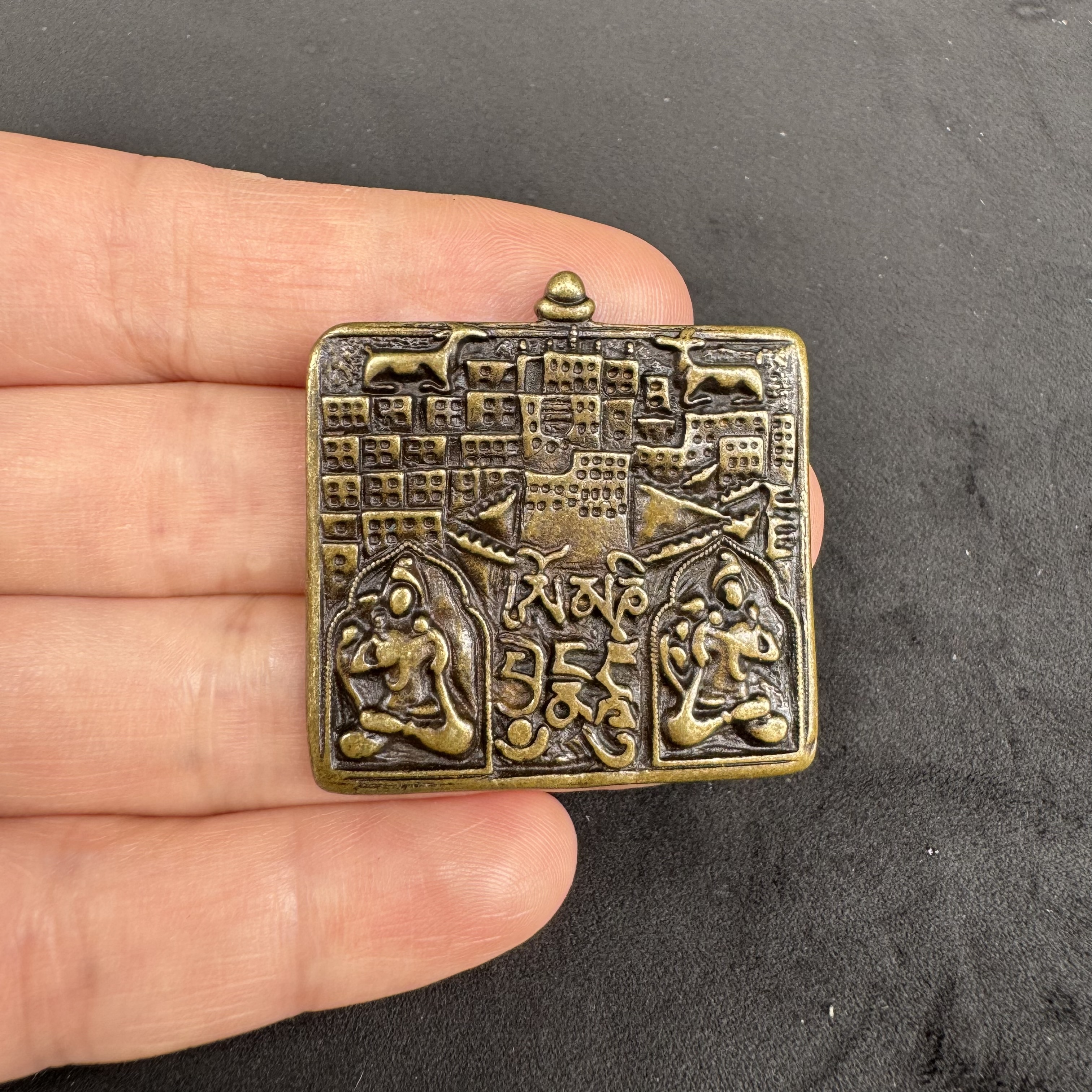 藏传仿古黄铜方形佛牌吊坠项链坠挂件佛念珠配饰尼泊尔西藏咒点牌