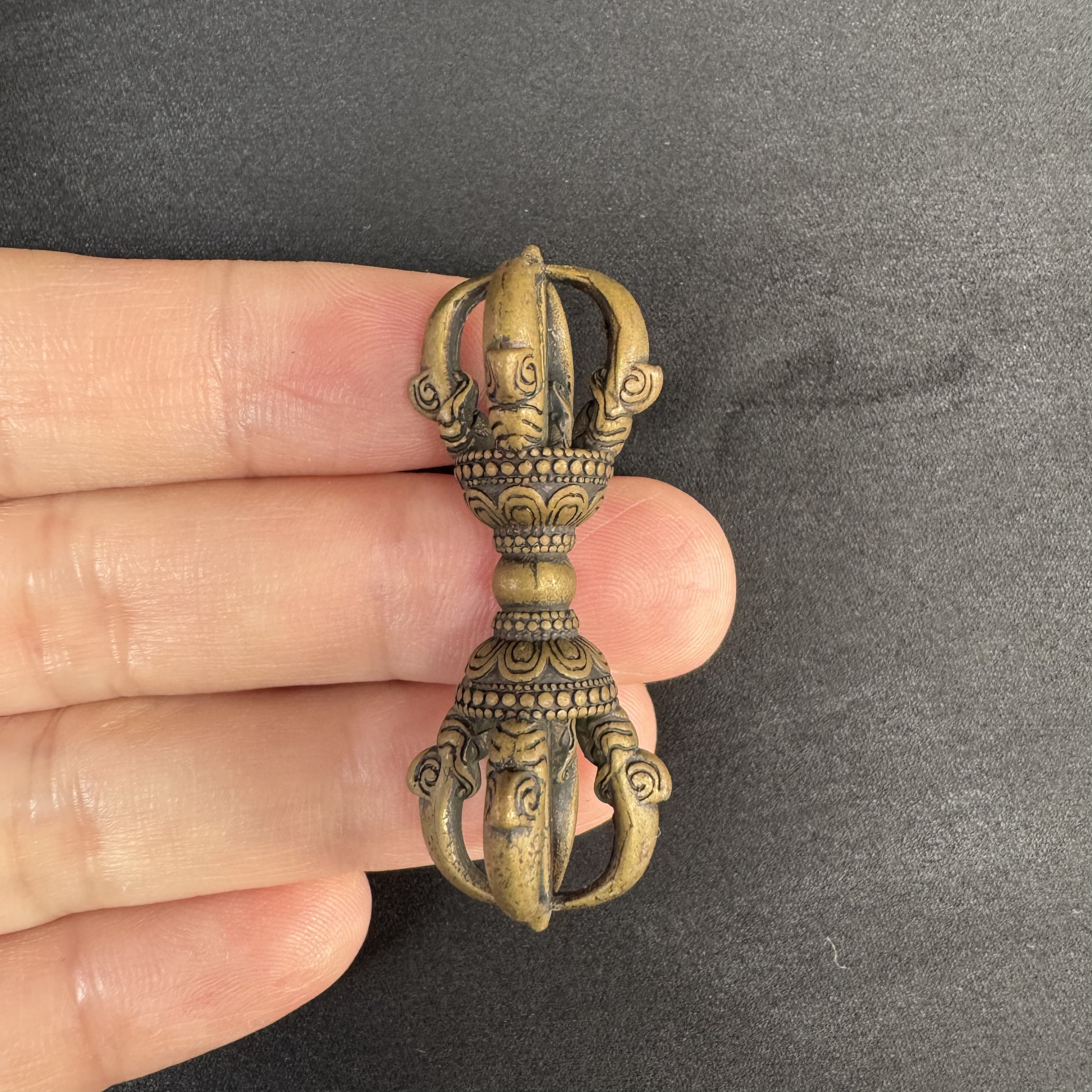 黄铜五股金刚杵法器随身复古尼泊尔密宗摩羯杵文玩藏式挂件吊坠