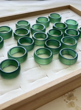 天然玛瑙玉石冰种绿色戒指 素圈男女款指环玉戒 宽版时尚简约扳指