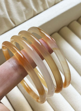 枫叶红焦糖天然玛瑙玉髓手镯女俏色蜜糖色美人镯古风甜美圆条镯子