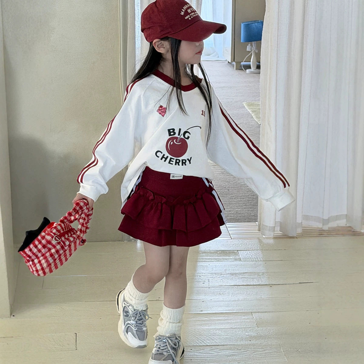 2026秋季新款童装 女童美式复古V领卫衣儿童苹果字母织带宽松上衣