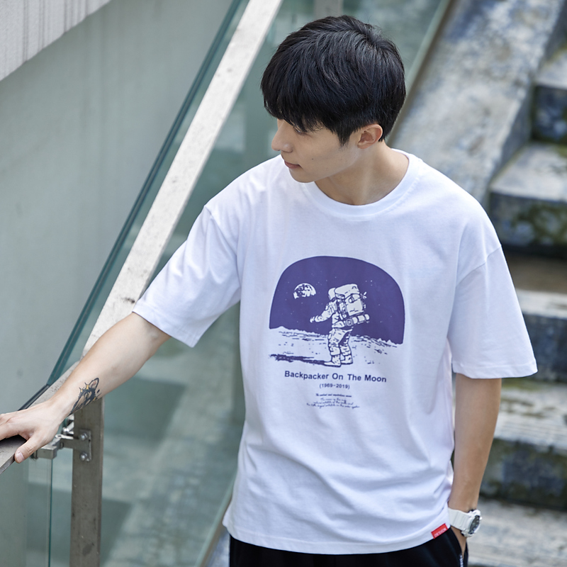 舒适纯棉宇航员印花短袖T恤男