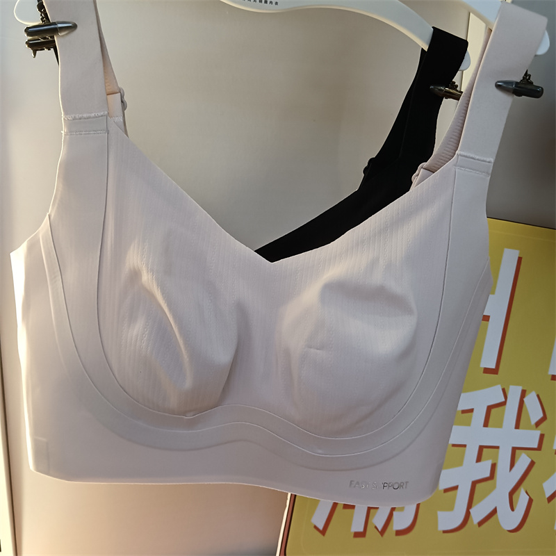 安芝娜一轻松女超薄大胸显小防下垂轻松托收副乳提拉上托文胸1561