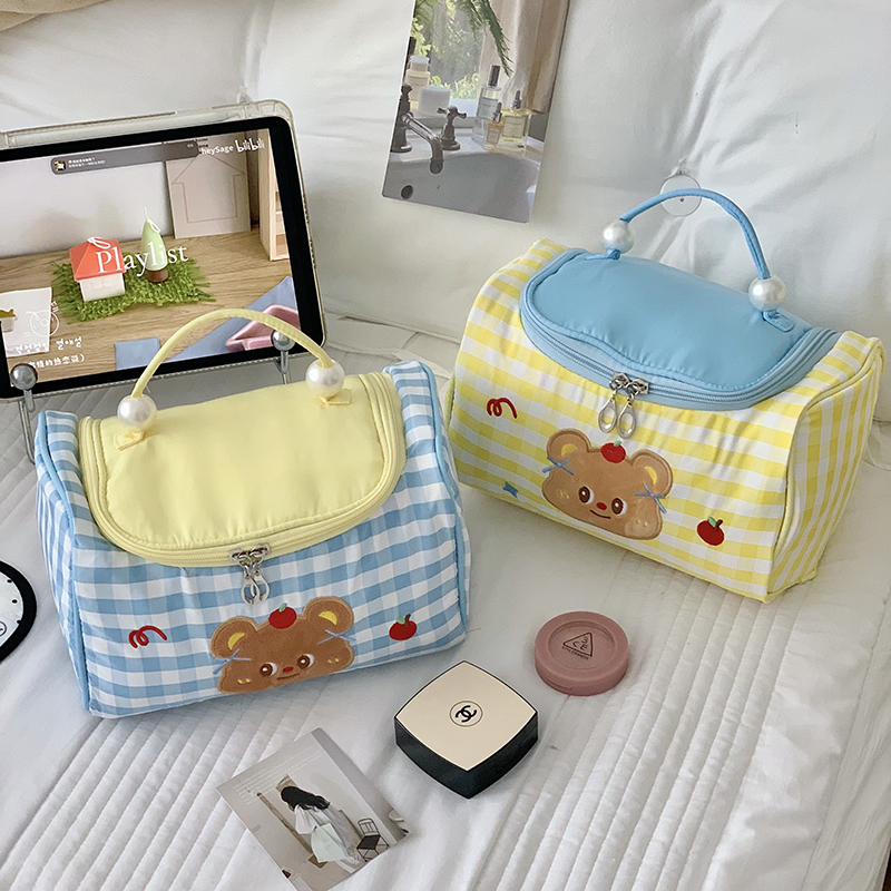 可爱格子化妆包大容量女便携2025新款化妆收纳包手提旅行洗漱包