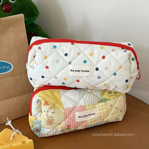 可爱卡通彩色点点笔袋大容量