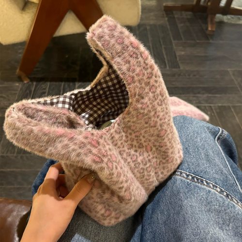紫色豹纹包包女款手提包毛绒通勤包手腕包休闲百搭上班杂物小拎包