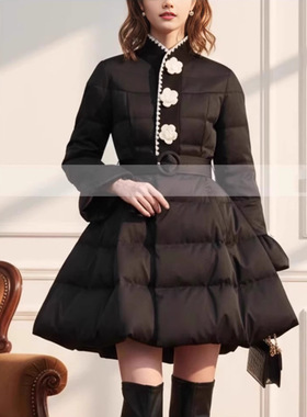 冬季新款赫本风撞色立体花朵设计喇叭袖收腰显瘦大摆羽绒服