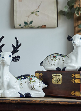 青花手工手绘陶瓷鹿摆件